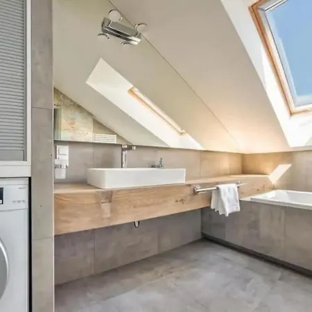 Apartamento Close-central - One Bedroom With Balcony - Center - Sb12 *